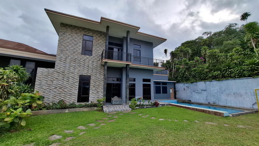 Exterior 1