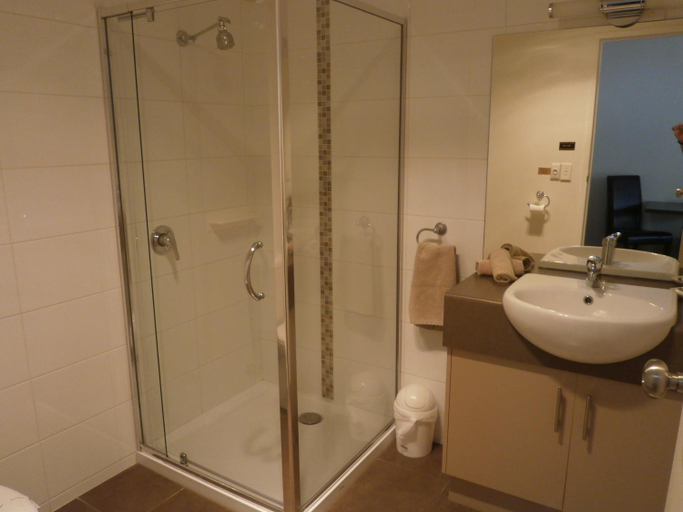 Bathroom 3, Central City Motor Inn Ballarat, Ballarat - Central