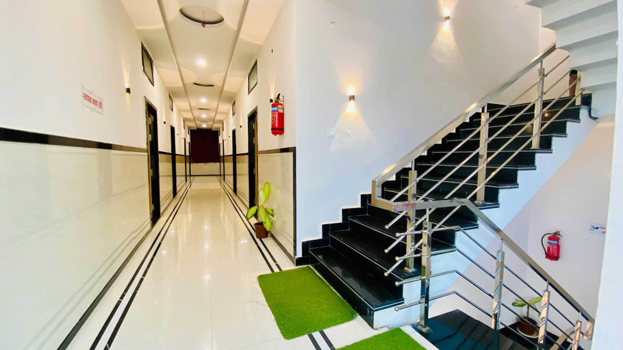 Others 5, Hotel Gayatri Palace, East Nimar