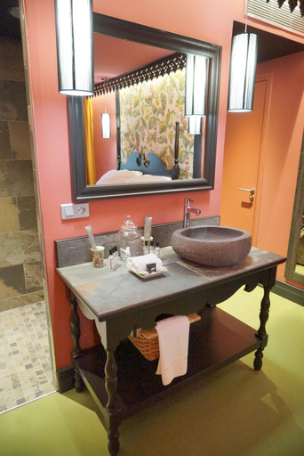 Bathroom 5, Hotel Villa Delisle, Saint-Pierre