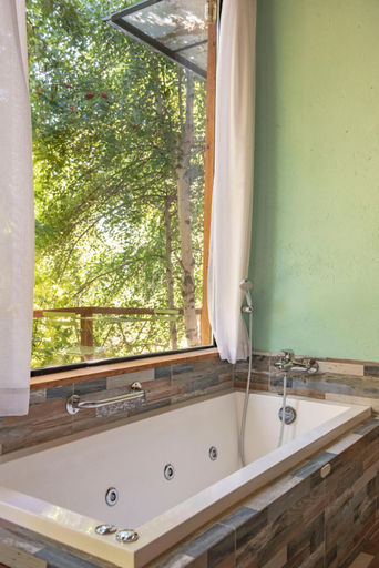 Bathroom 10