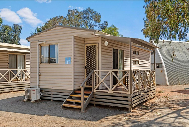 Exterior 6