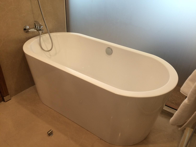 Bathroom 12