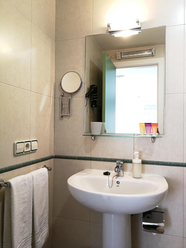 Bathroom 3, Hotel Apartamentos Aralso, Segovia