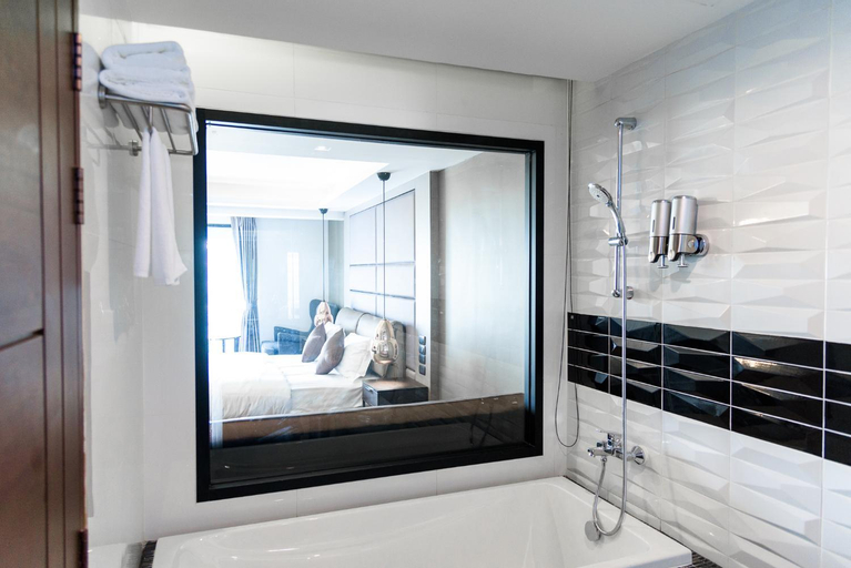 Bathroom 14