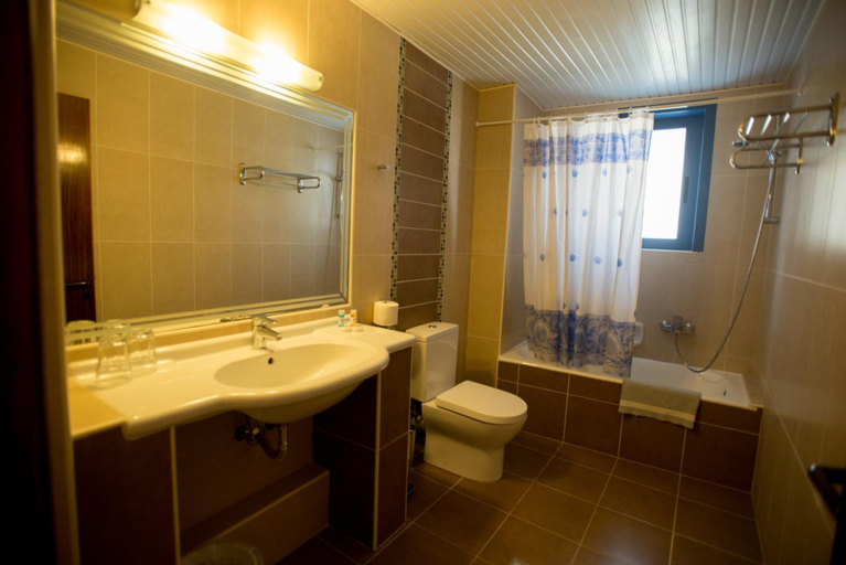 Bathroom 3, Neos Ikaros Hotel, Crete
