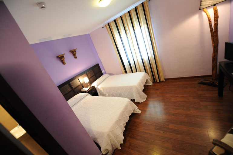 Bedroom 2, Hotel Montearoma, Huelva