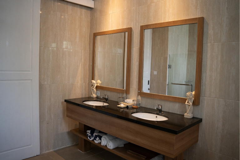 Bathroom 8