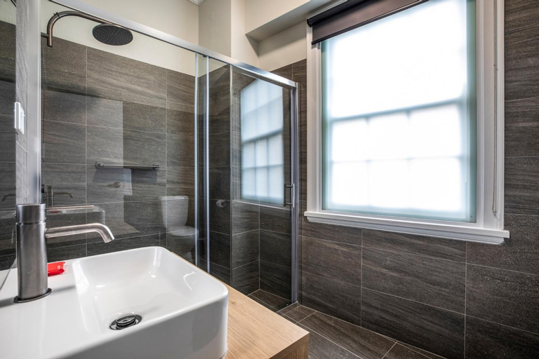 Bathroom 10