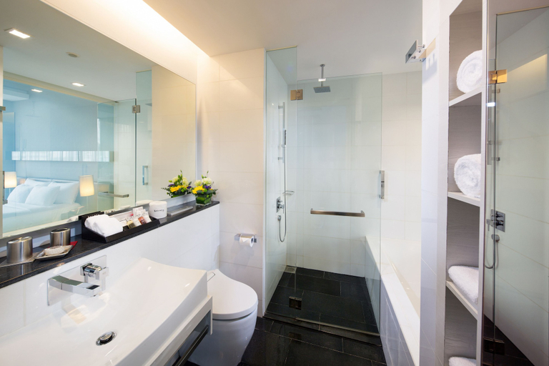 Bathroom 3, Quincy Hotel Singapore, Singapore