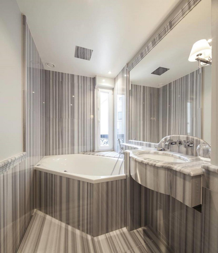 Bathroom 4, George Washington Hotel, Paris