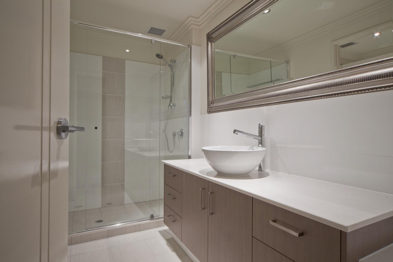 Bathroom 18