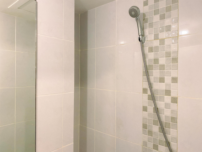Bathroom 5, Minimalist Cozy Studio Apartment Tokyo Riverside PIK 2 By Travelio, Tangerang