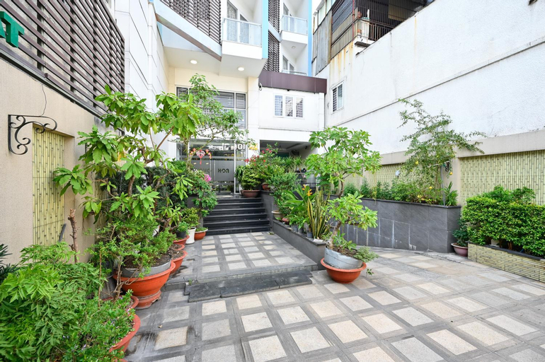 Exterior & Views 18