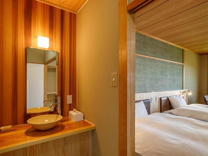 Bedroom 3, Iwasuge Hotel, Yamanouchi
