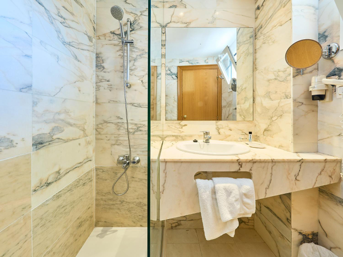 Bathroom 5, Monica Hotel, Tarragona
