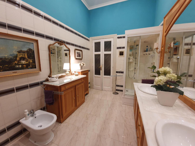 Bathroom 2, Luxury San Giovanni, Rome