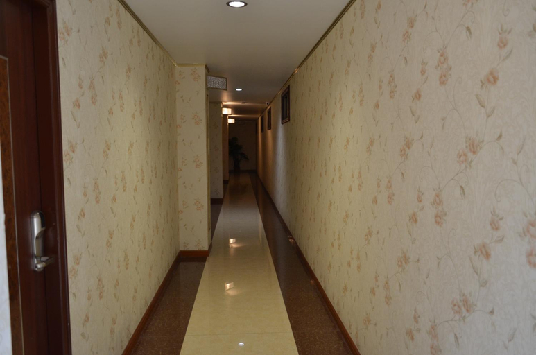 Others 4, Hotel 198, Santiago
