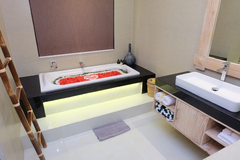 Bathroom 18