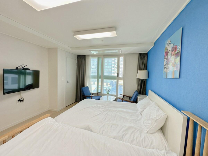 Bedroom 4, B2 #STUDIO # Pet-Friendly # Cooking Facilities # City View # Netflix, Haeundae