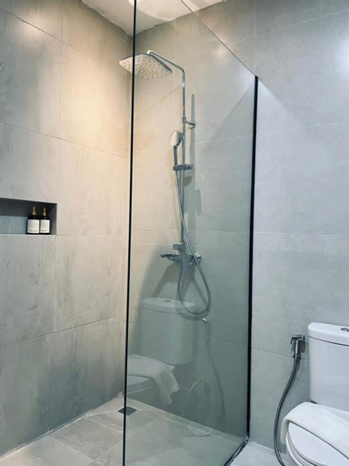 Bathroom 11