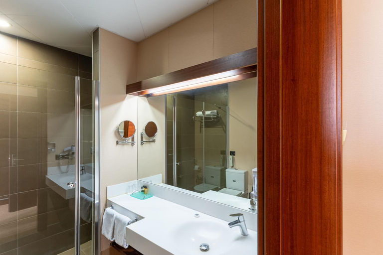 Bathroom 3, Qafqaz Resort Hotel, Qəbələ