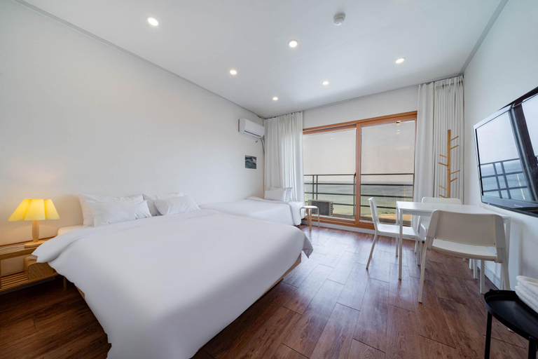 Bedroom 2, Yangyang Slow Wave Ocean View Family Pension, Yangyang