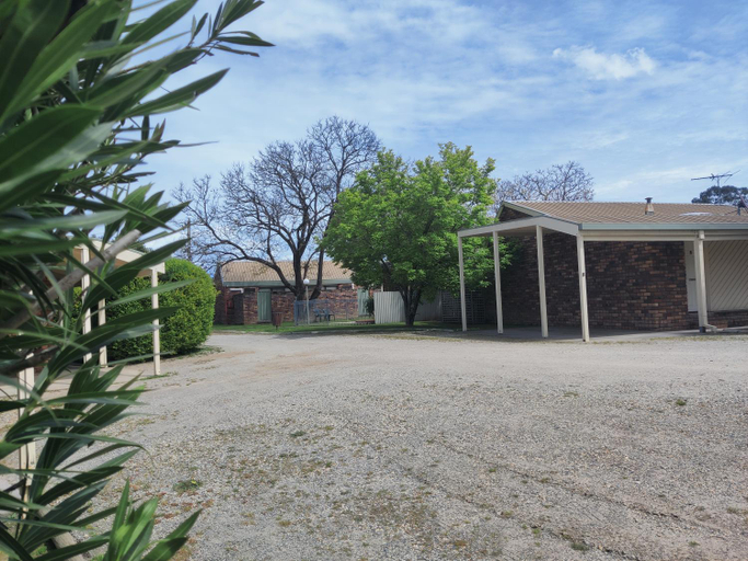 Exterior 8