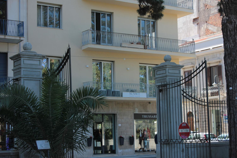 Exterior 12