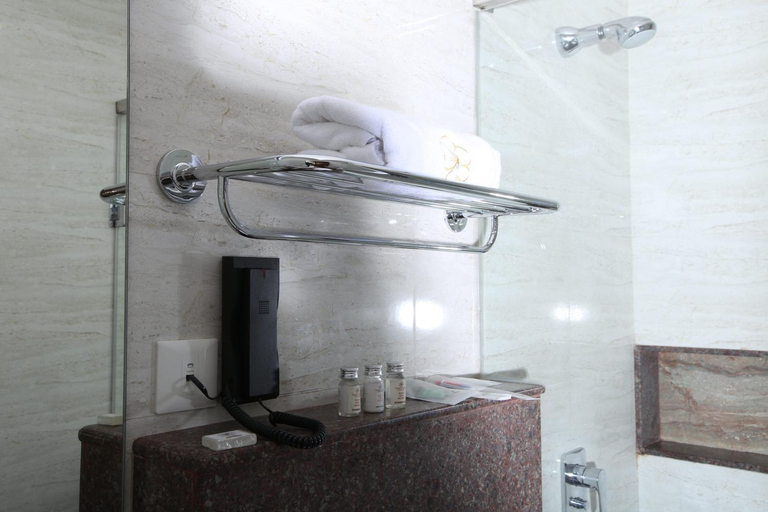 Bathroom 4, Temple Tree Hotel Wilson Garden, Bangalore