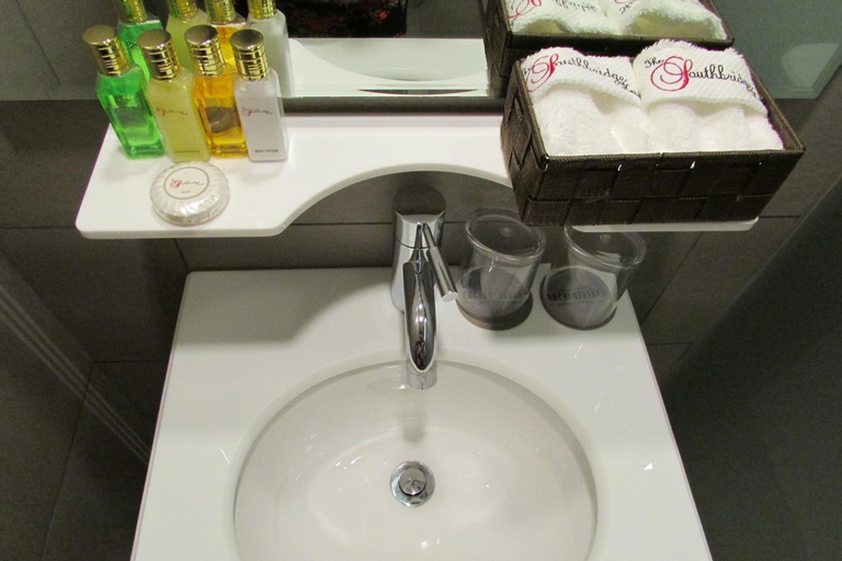 Bathroom 15
