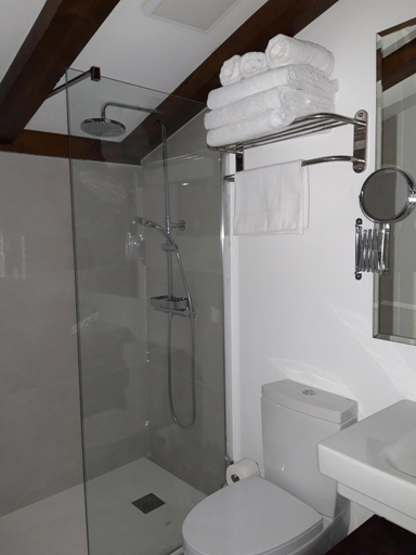 Bathroom 4, Hospederia Jaramillo, Burgos
