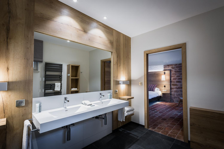 Bathroom 4, L'auberge Du Cheval Blanc et Spa, Bas-Rhin