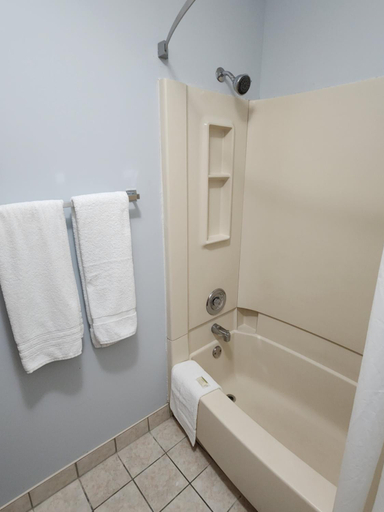 Bathroom 2, WestSpring Inn - Westlake Cleveland, Cuyahoga