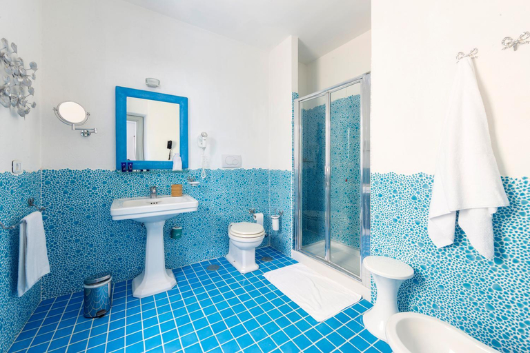 Bathroom 4, Relais Regina Giovanna, Napoli