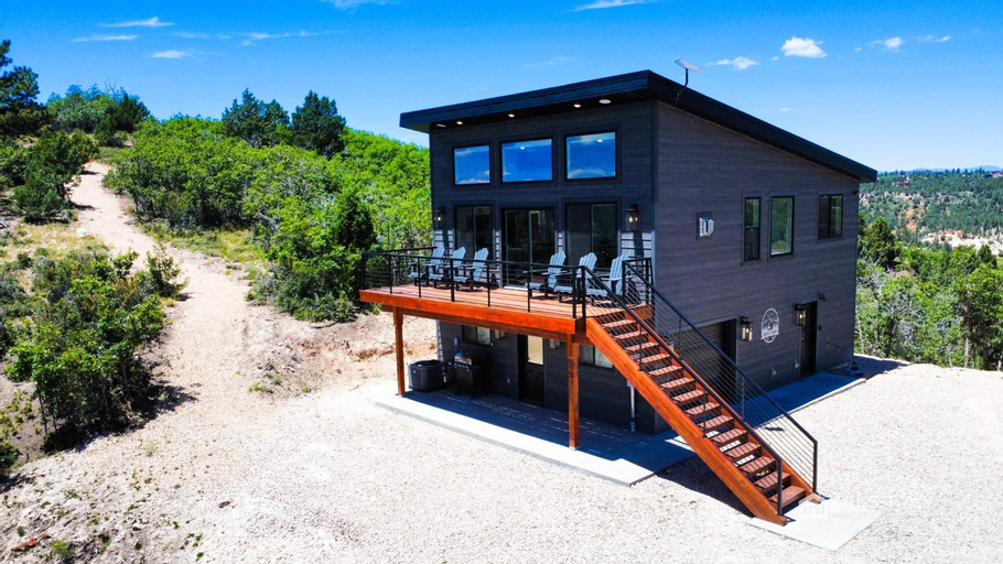 Bryce View Cabin - New Cabin With Amazing Views!, Kane