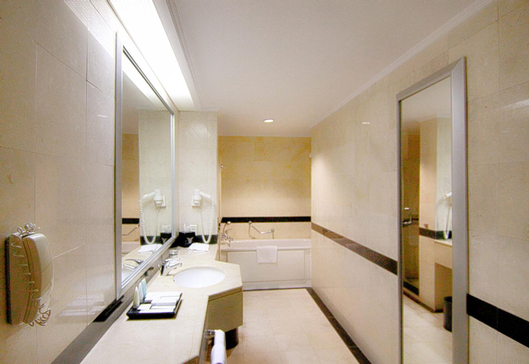 Bathroom 8