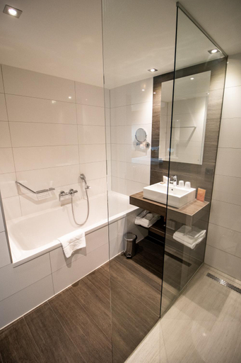 Bathroom 4, Van der Valk Hotel Hoorn, Wester-Koggenland