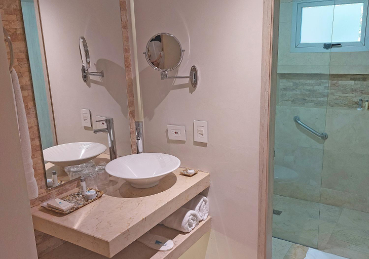 Bathroom 4, Washington Plaza, Barranquilla