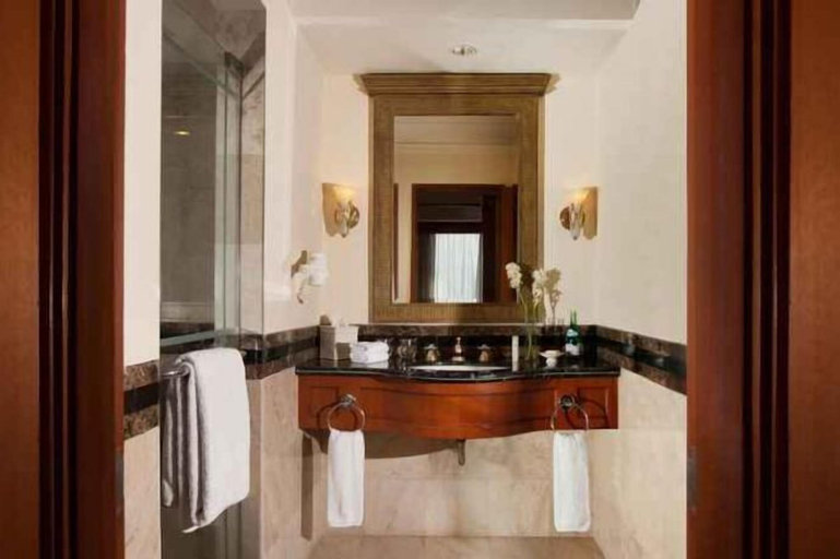 Bathroom 13