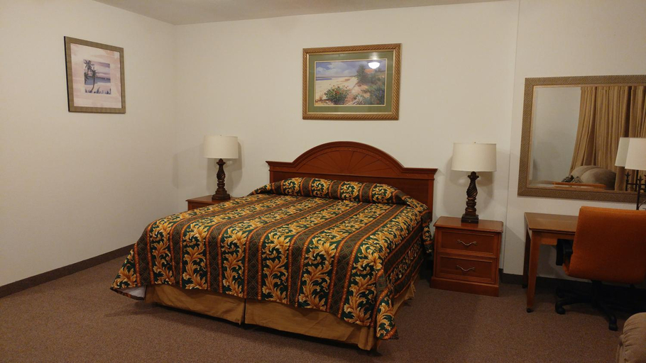 Bedroom 2, Country Regency Inn & Suites, Brazoria