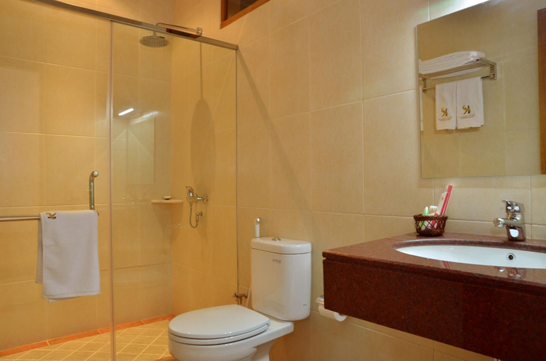 Bathroom 5, Kertanegara Premium Guest House, Malang