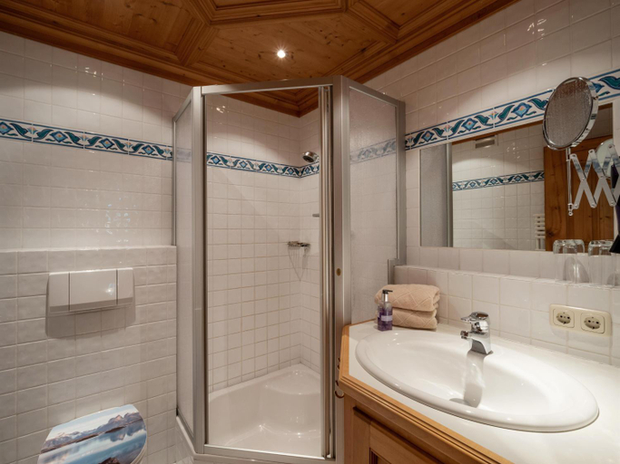 Bathroom 2, Landhaus Ammer, Kitzbühel