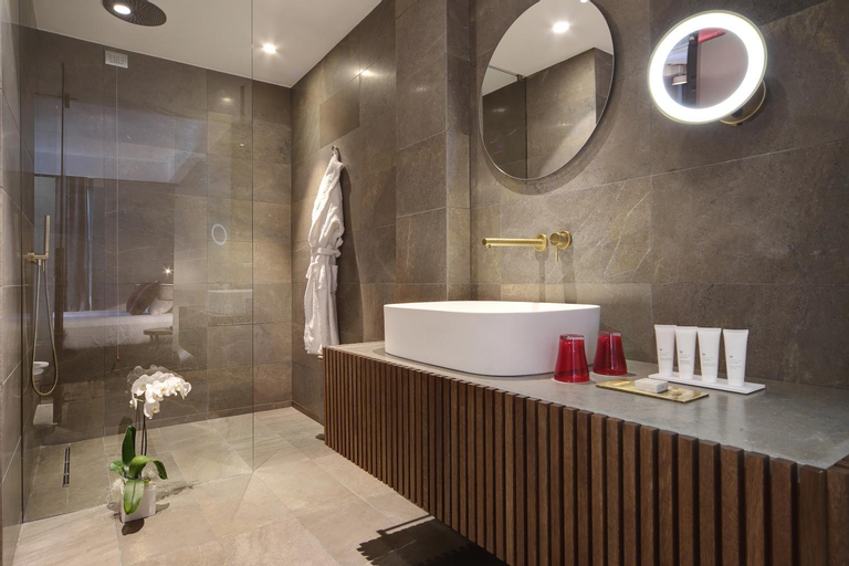 Bathroom 17