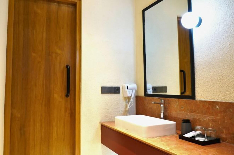 Bathroom 8