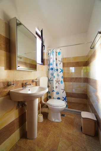 Bathroom 4, Albatross, North Aegean