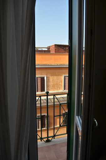Others 5, At your Place, Roma