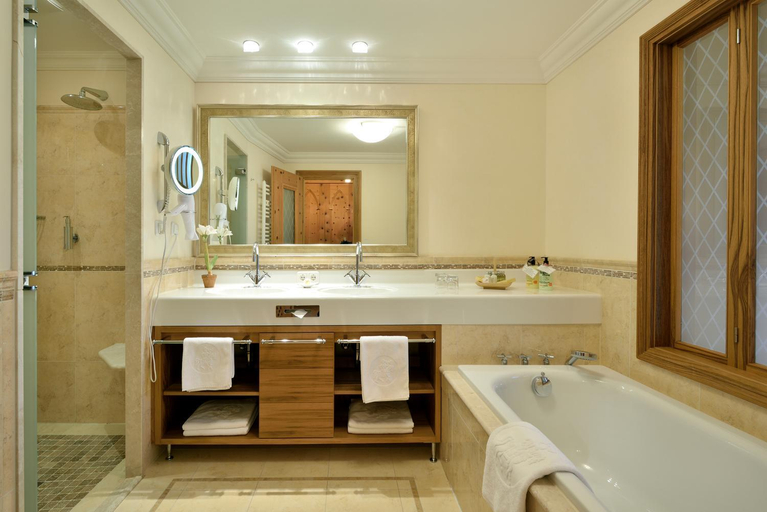 Bathroom 4, Hotel Post Lermoos superior, Reutte