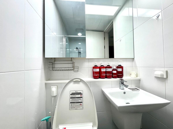 Bathroom, B2 #STUDIO # Pet-Friendly # Cooking Facilities # City View # Netflix, Haeundae