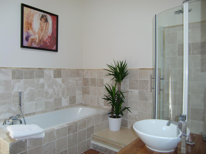 Bathroom 2, Chateau Rieutort, Hérault